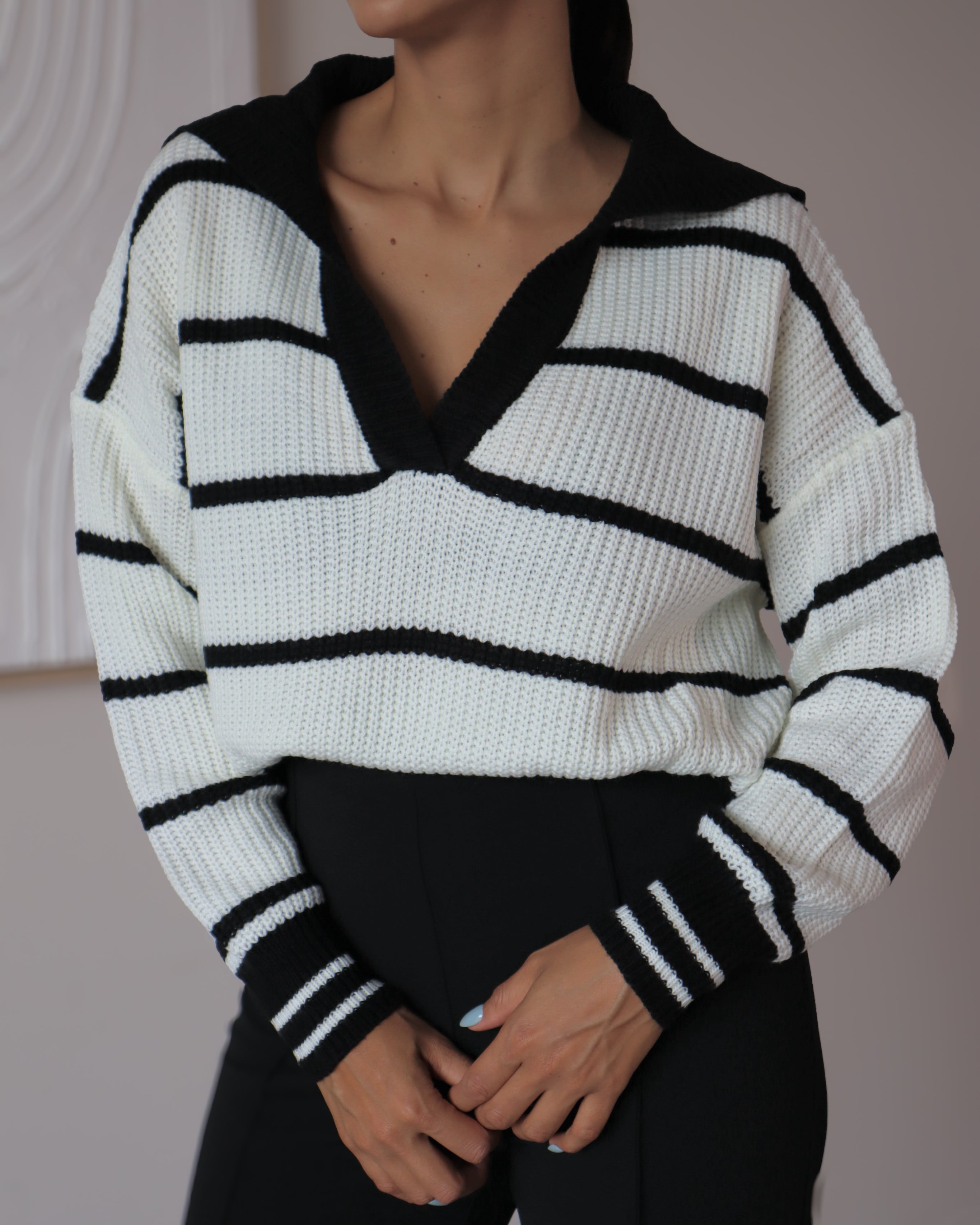 AMANDA V-NECK SWEATER